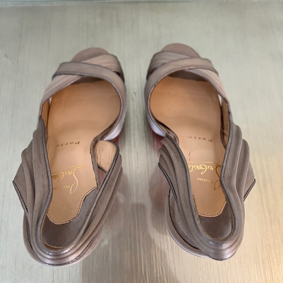 Christian Louboutin Onemore 120 Grey Crepe Satin with Silver piping size 38 (8) - Picture 7 of 11